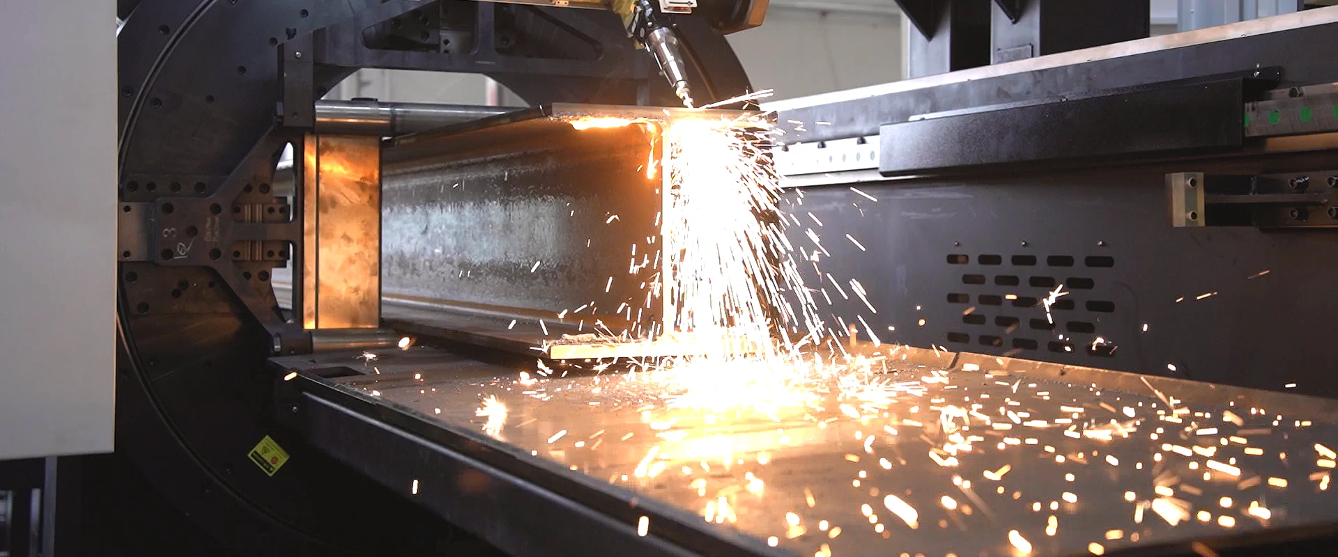 Test de découpe d'une machine de découpe laser de tubes.webp